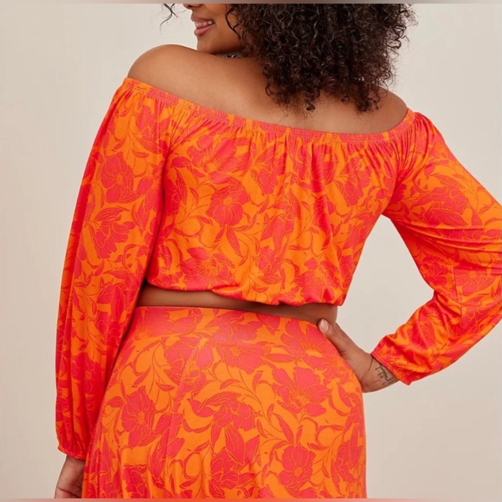 NWT Torrid Off the Shoulder Crop Top. Size 3 - Picture 2 of 6